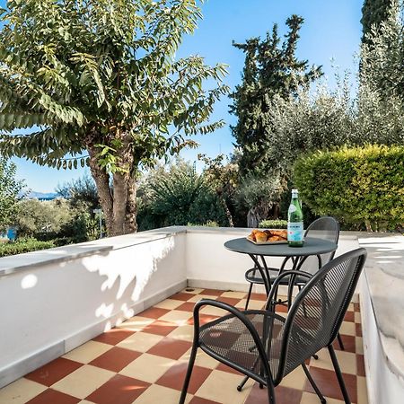 Porto Galini Seaside Resort&Spa Nikiana Exterior foto A balcony in Greece