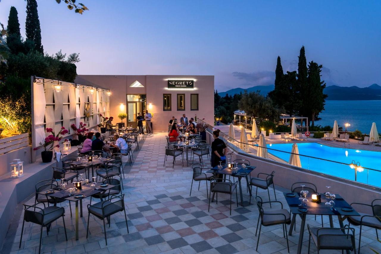 Porto Galini Seaside Resort&Spa Nikiana Exterior foto The pool at the hotel
