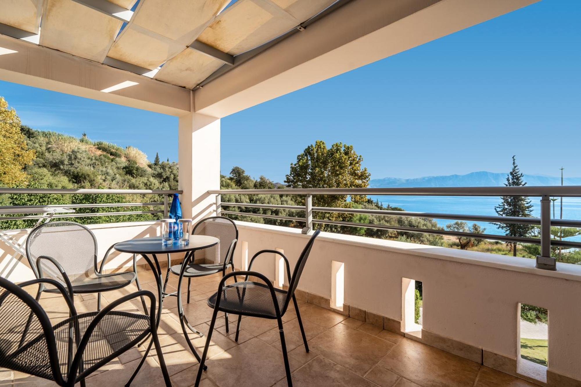 Porto Galini Seaside Resort&Spa Nikiana Exterior foto A balcony in Greece