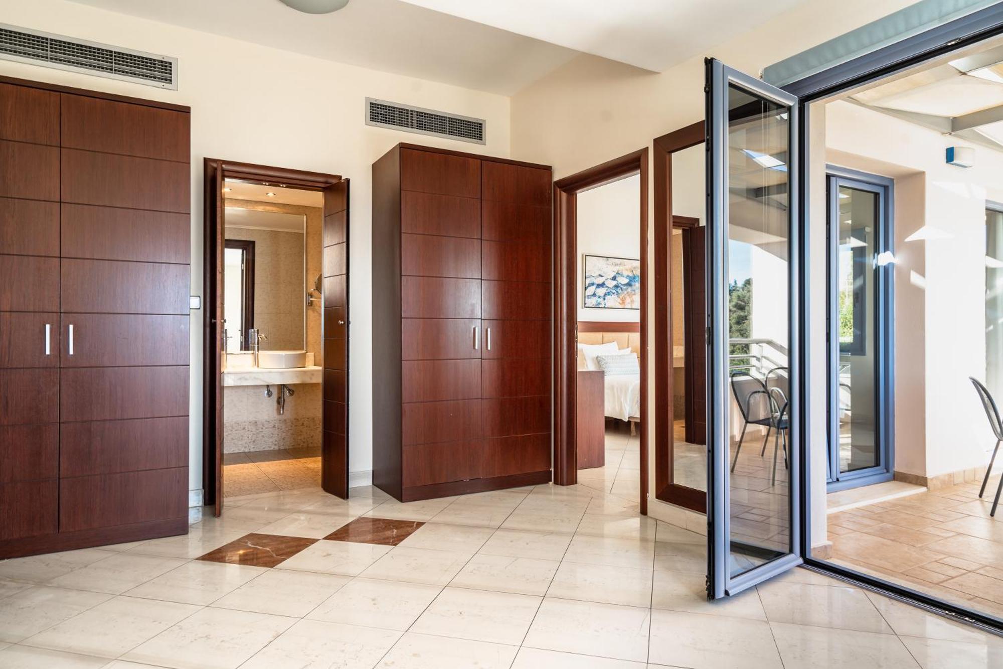 Porto Galini Seaside Resort&Spa Nikiana Exterior foto Interior doors
