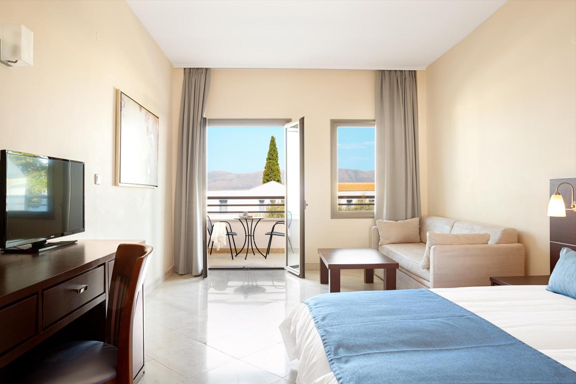 Porto Galini Seaside Resort&Spa Nikiana Exterior foto A typical room at the hotel
