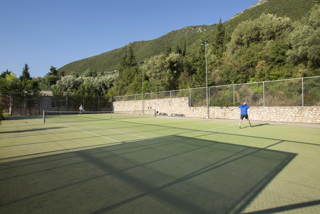 Porto Galini Seaside Resort&Spa Nikiana Exterior foto Tennis courts at the resort