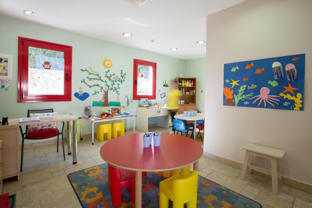 Porto Galini Seaside Resort&Spa Nikiana Exterior foto A classroom at the school
