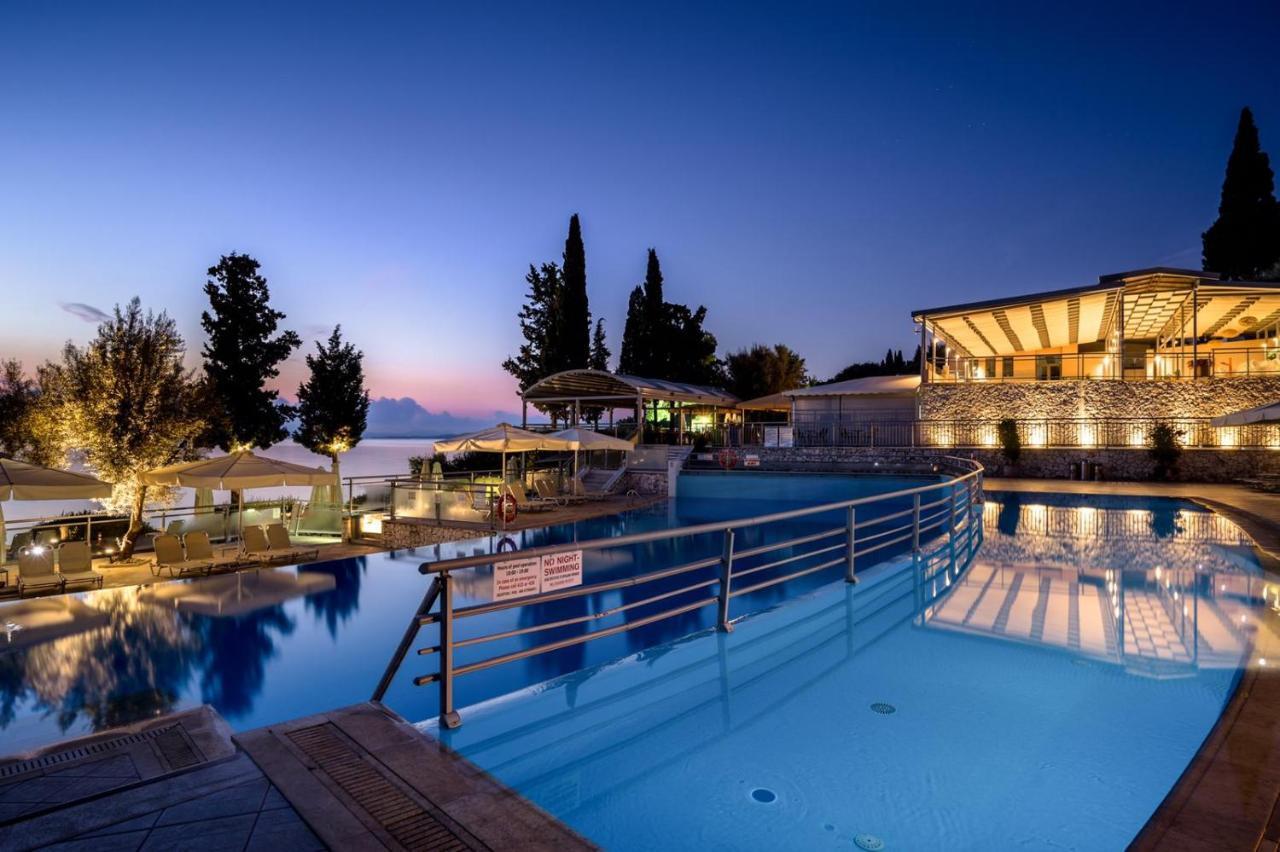 Porto Galini Seaside Resort&Spa Nikiana Exterior foto The resort at night